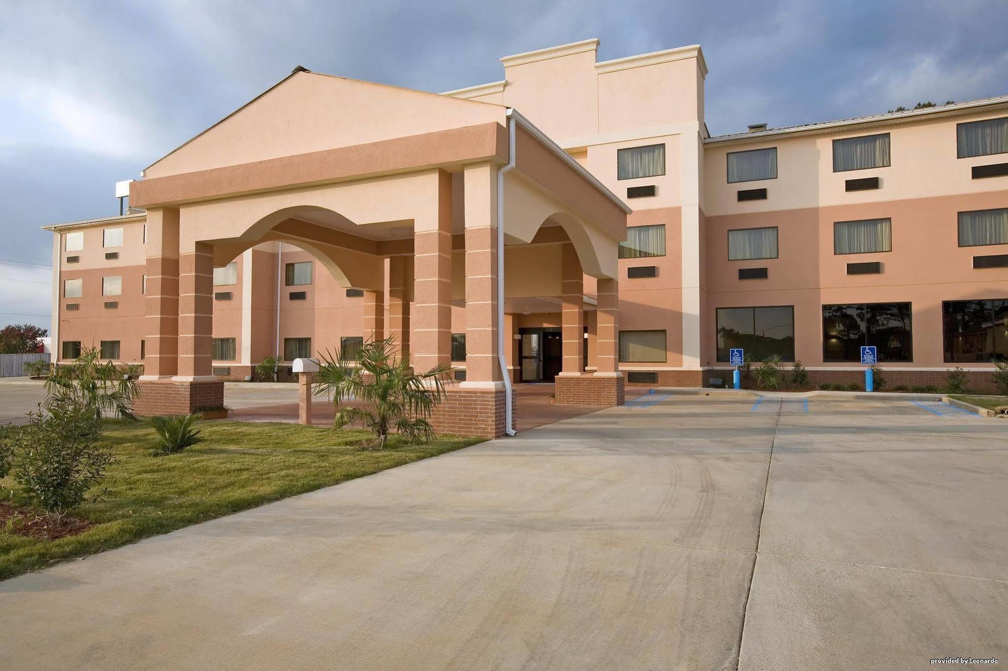 Baymont By Wyndham Mccomb Hotel Buitenkant foto
