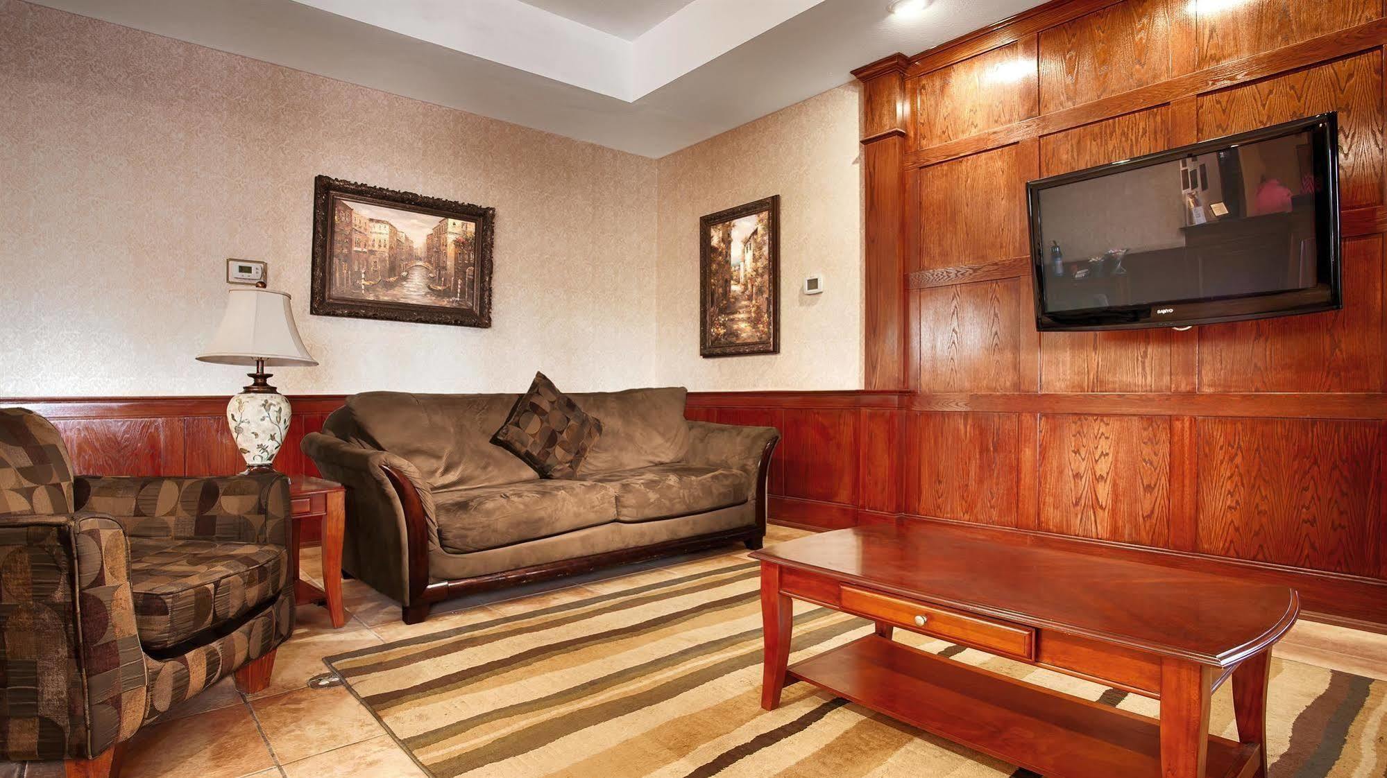 Baymont By Wyndham Mccomb Hotel Buitenkant foto